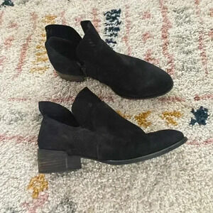 Seychelles black suede booties 8